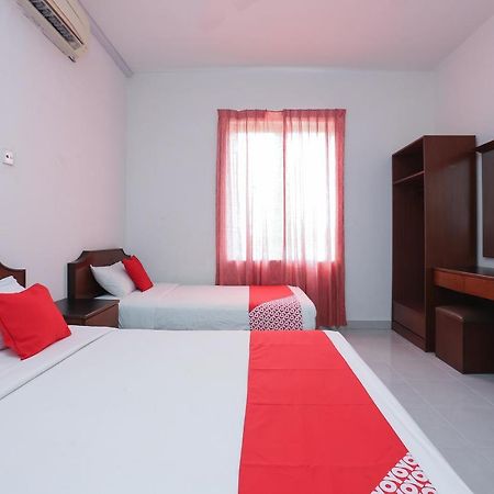 Oyo 8966 Dee Wana Resort 1 Pasir Puteh Exteriör bild